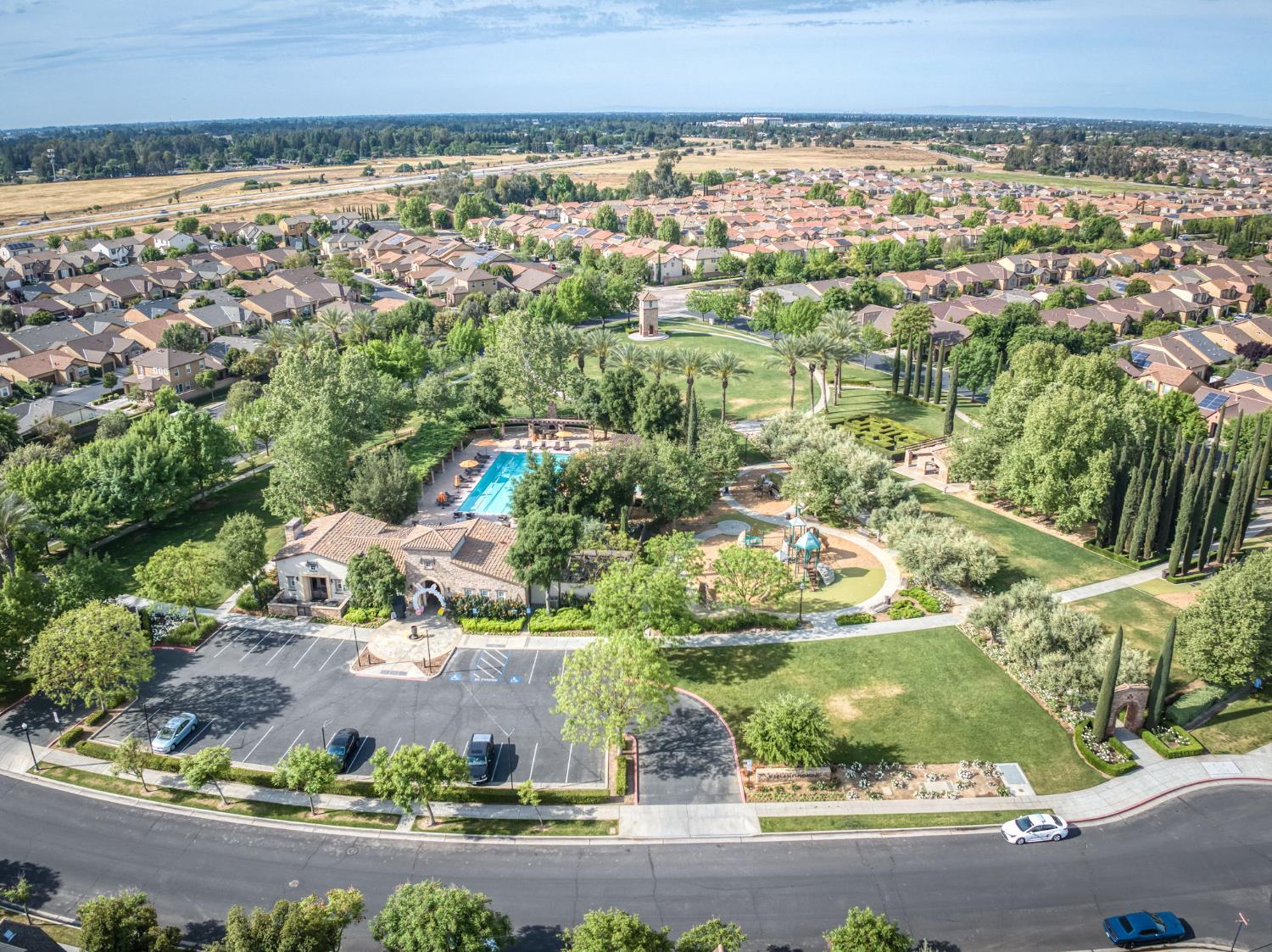 1813 N Paddington Ln, Clovis, CA 93619