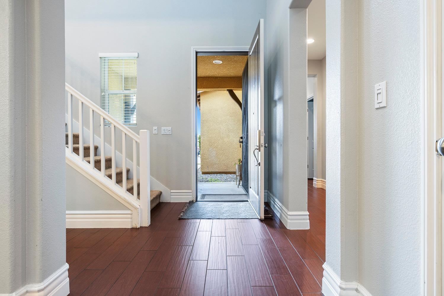 1047 Maine Ave, Clovis, CA 93619