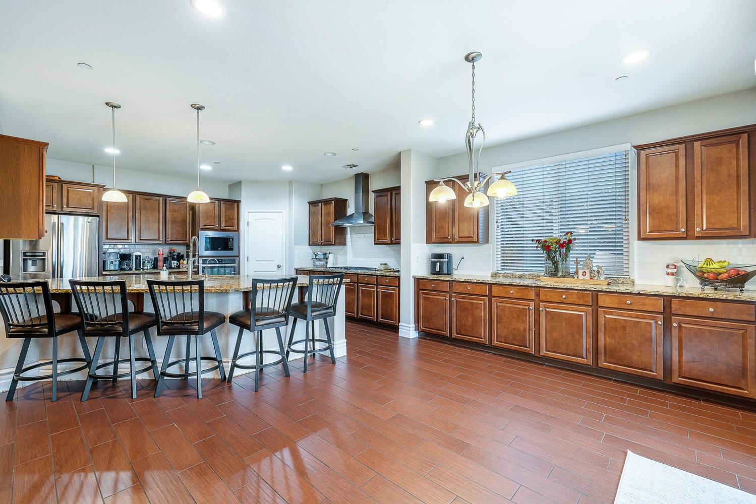 1047 Maine Ave, Clovis, CA 93619