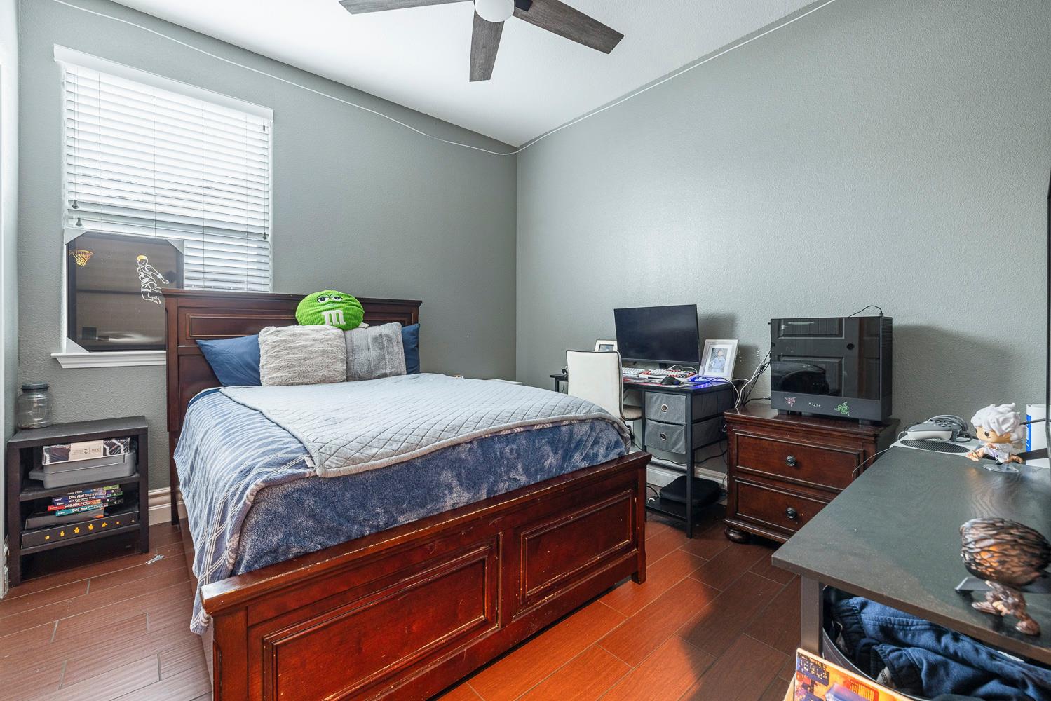 1047 Maine Ave, Clovis, CA 93619