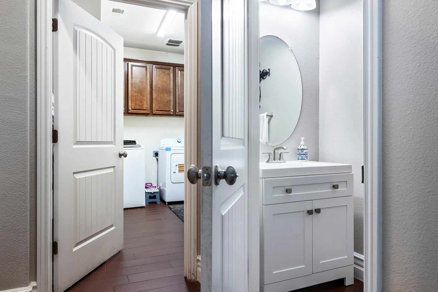 1047 Maine Ave, Clovis, CA 93619