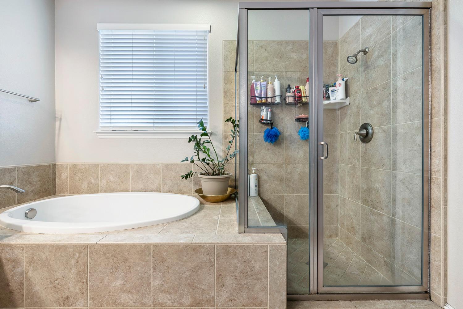 1047 Maine Ave, Clovis, CA 93619