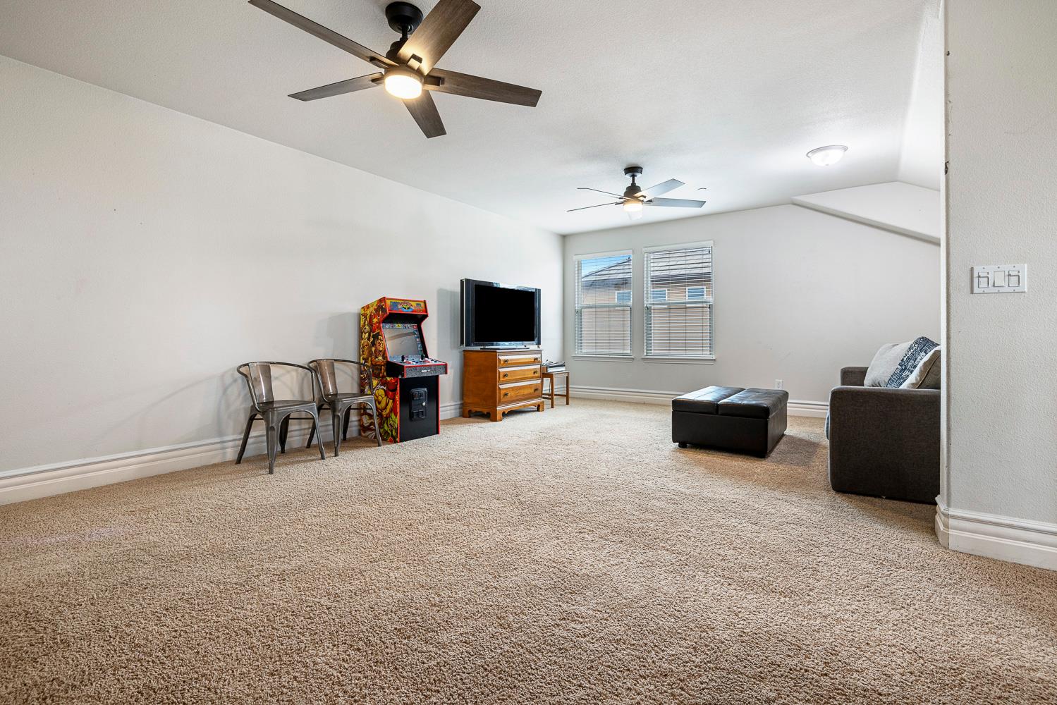 1047 Maine Ave, Clovis, CA 93619