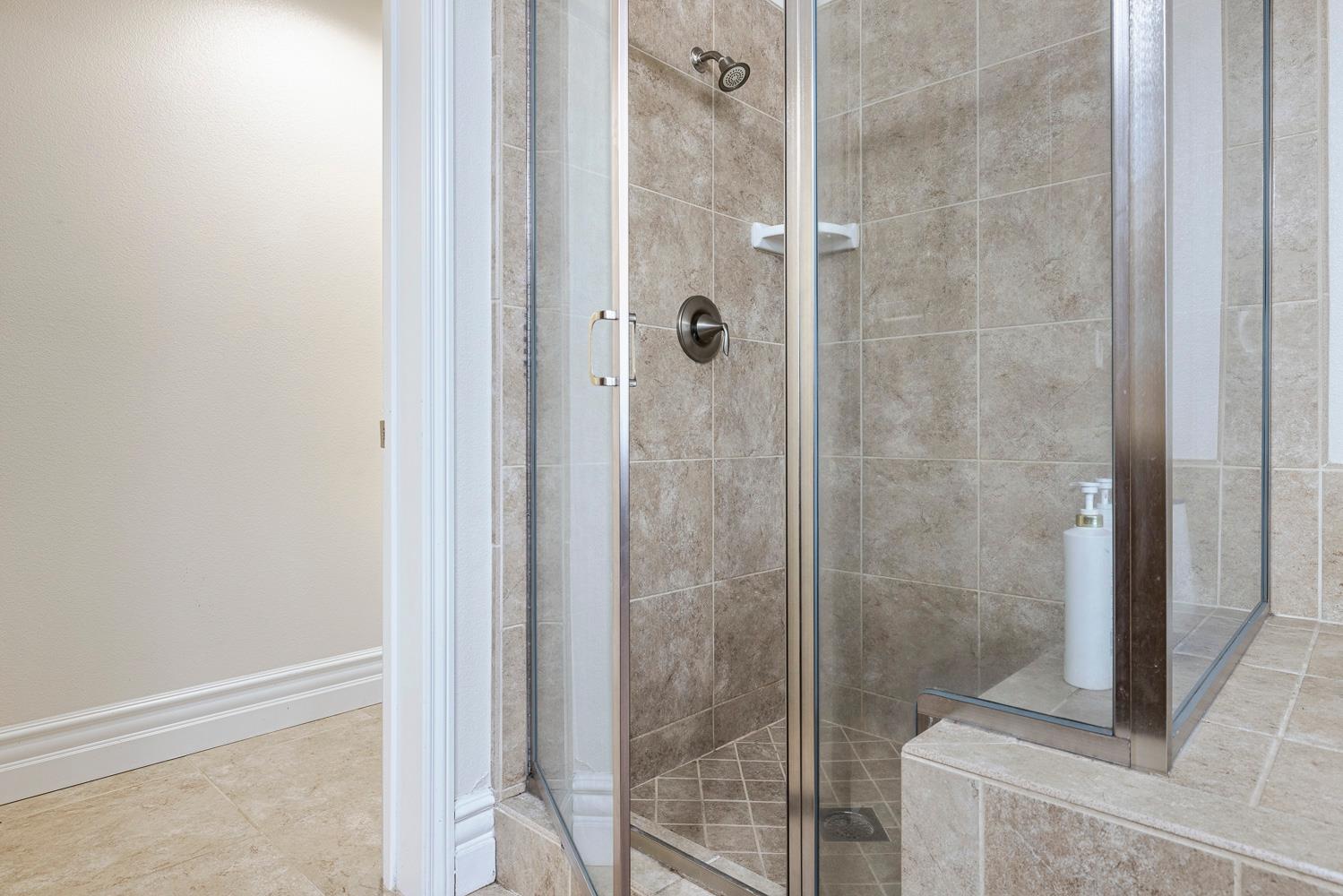 1047 Maine Ave, Clovis, CA 93619