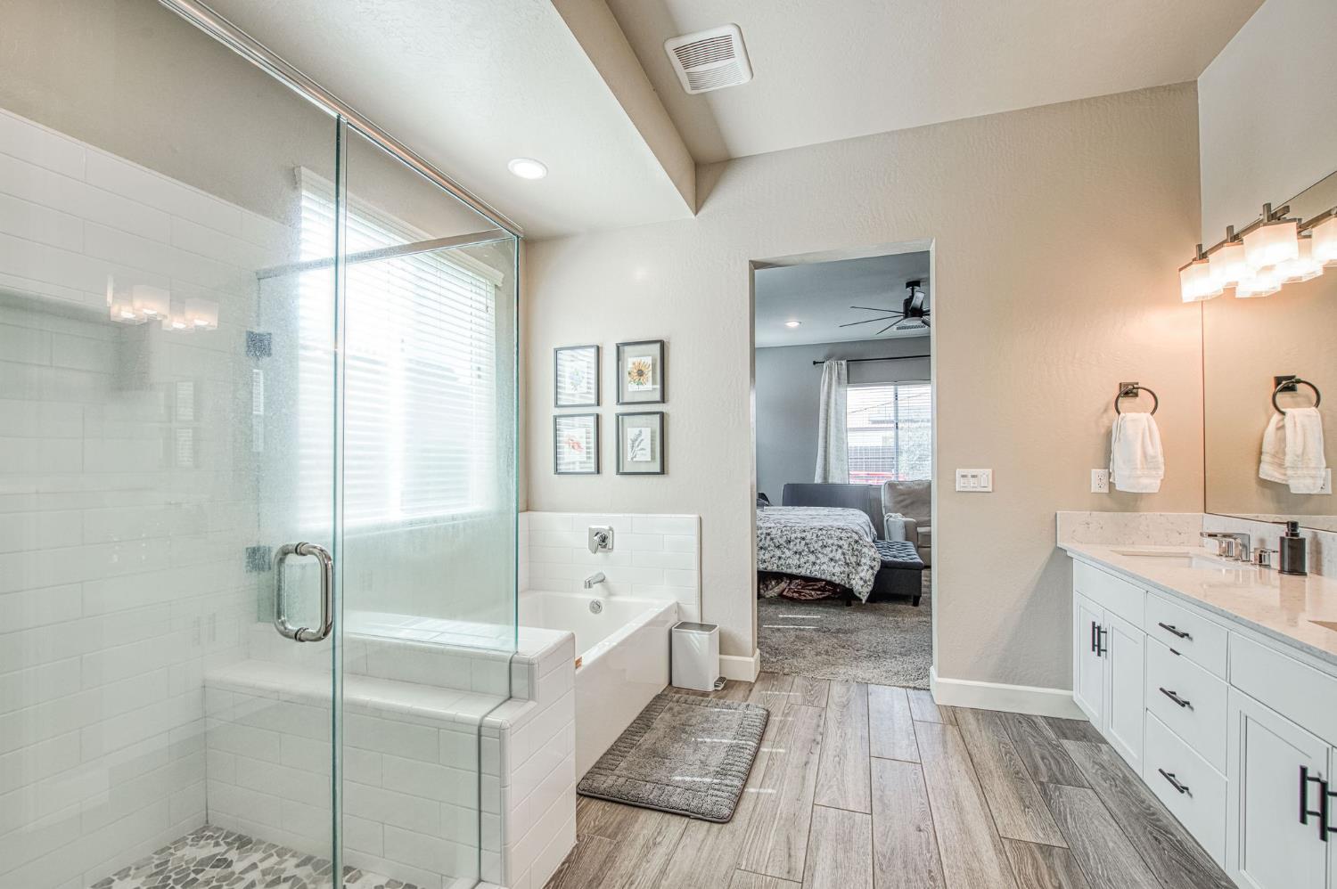 585 Bloom Ln, Clovis, CA 93619