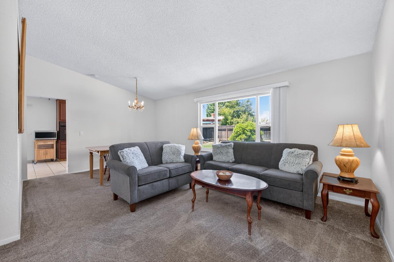 1581 Barstow Ave, Clovis, CA 93611