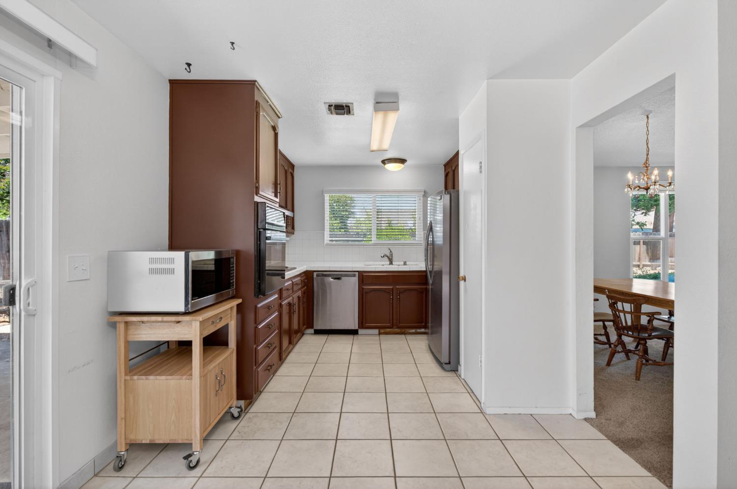1581 Barstow Ave, Clovis, CA 93611
