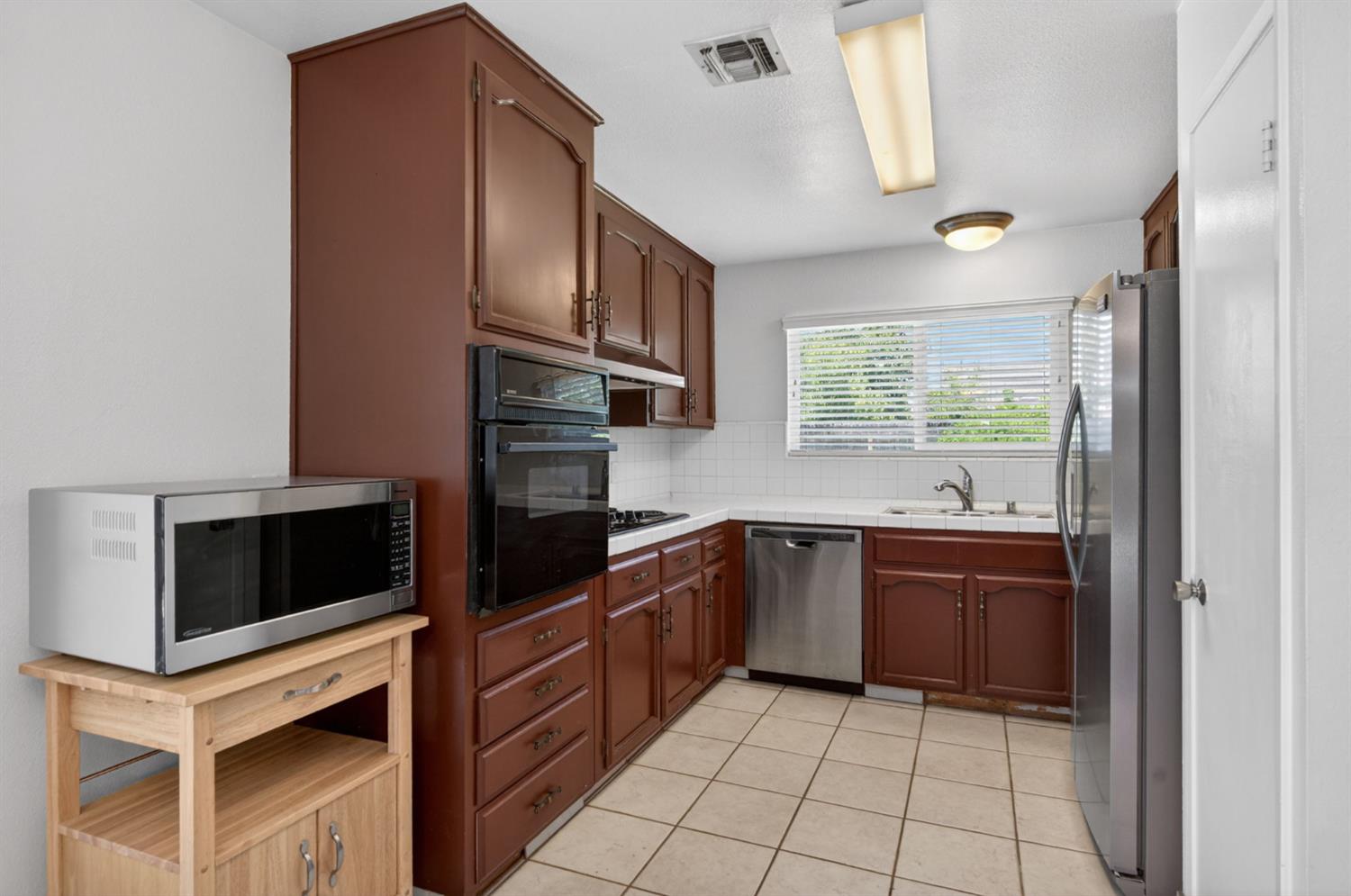 1581 Barstow Ave, Clovis, CA 93611