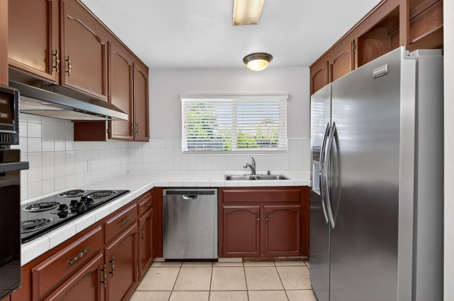 1581 Barstow Ave, Clovis, CA 93611