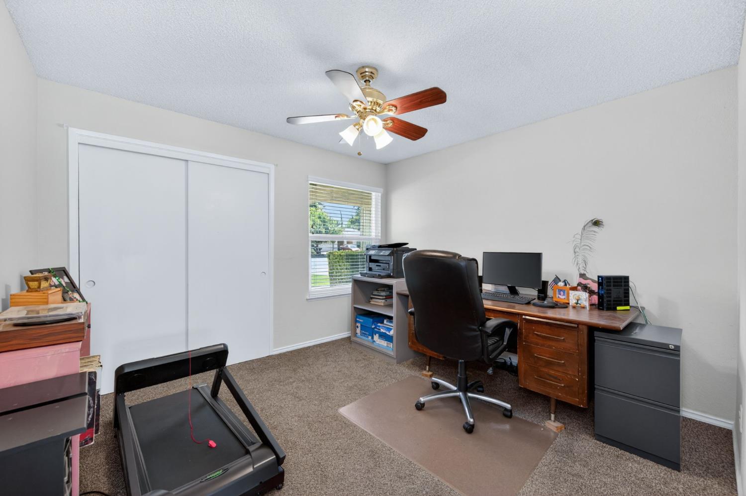1581 Barstow Ave, Clovis, CA 93611