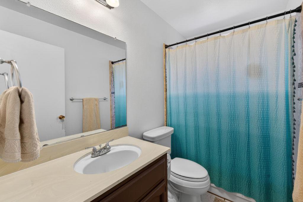 1581 Barstow Ave, Clovis, CA 93611