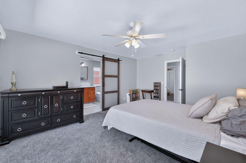 1581 Barstow Ave, Clovis, CA 93611