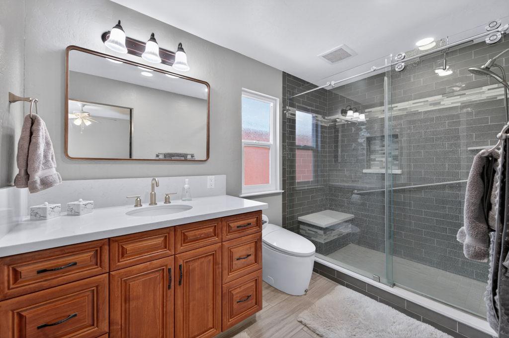 1581 Barstow Ave, Clovis, CA 93611