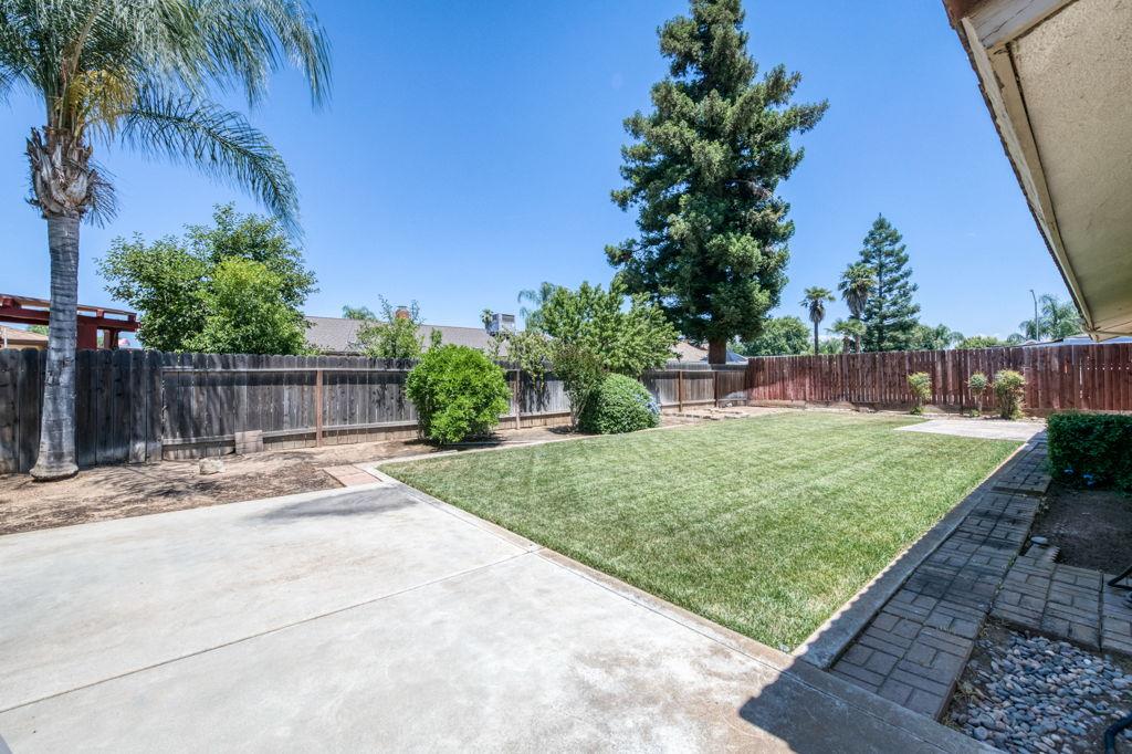 1581 Barstow Ave, Clovis, CA 93611