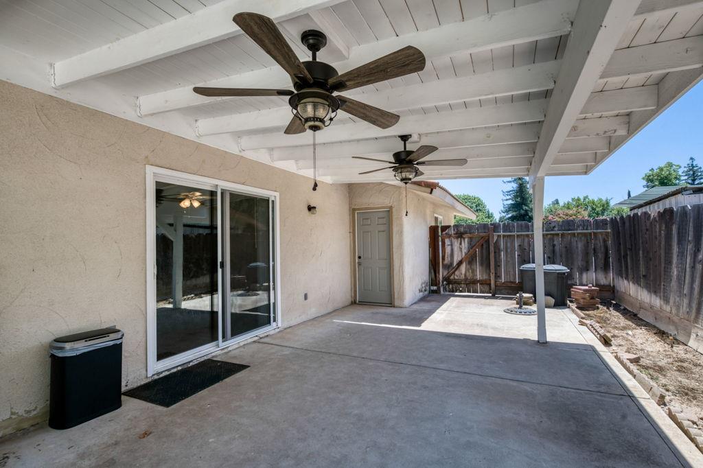 1581 Barstow Ave, Clovis, CA 93611