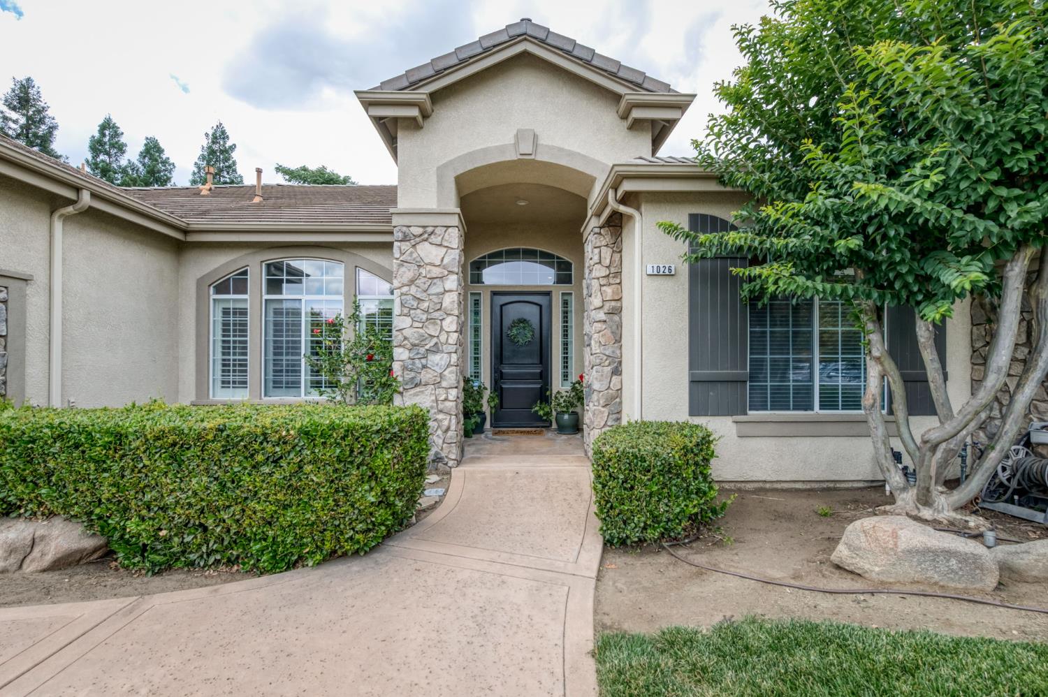 1026 N Cherry Ln, Clovis, CA 93611