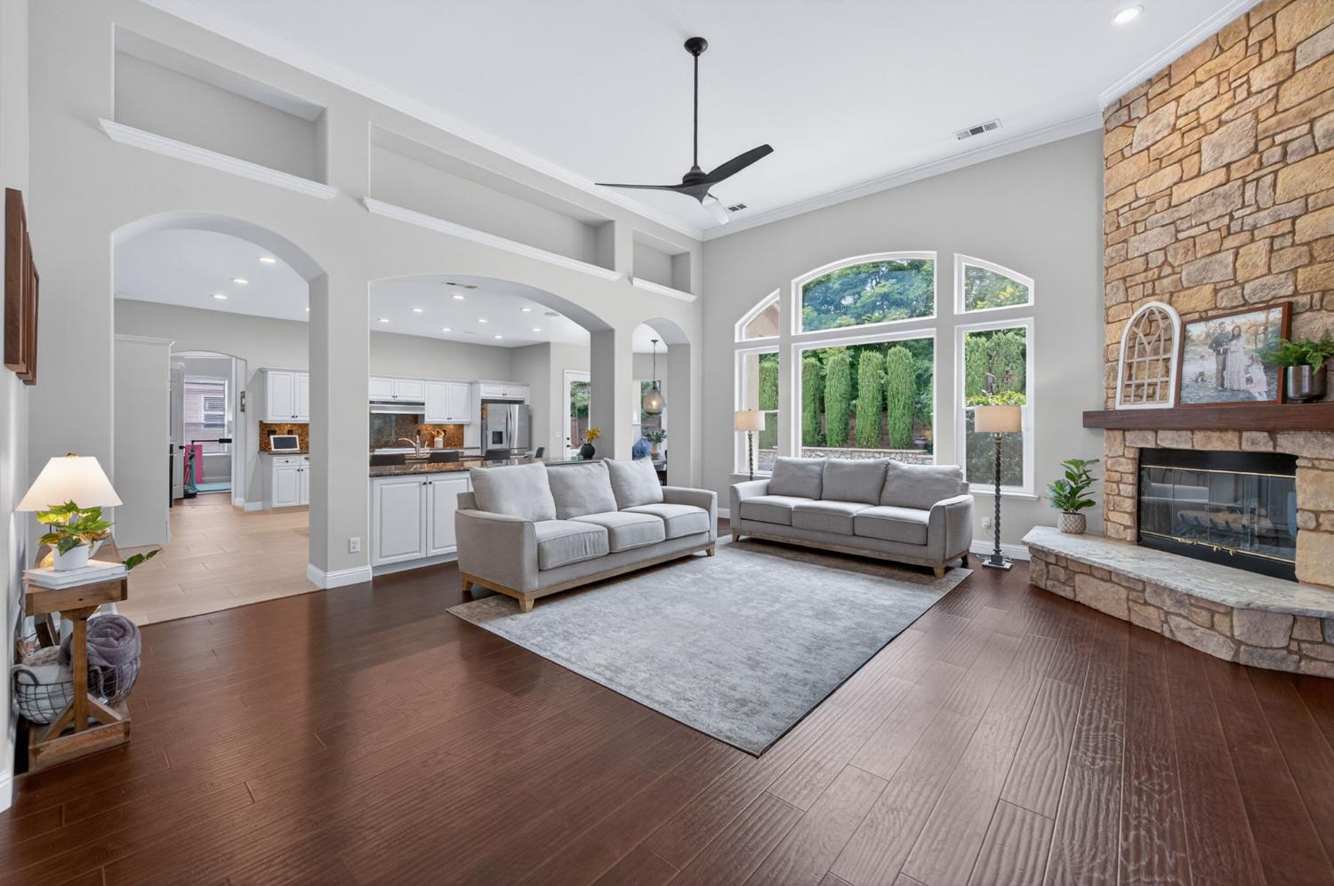 1026 N Cherry Ln, Clovis, CA 93611