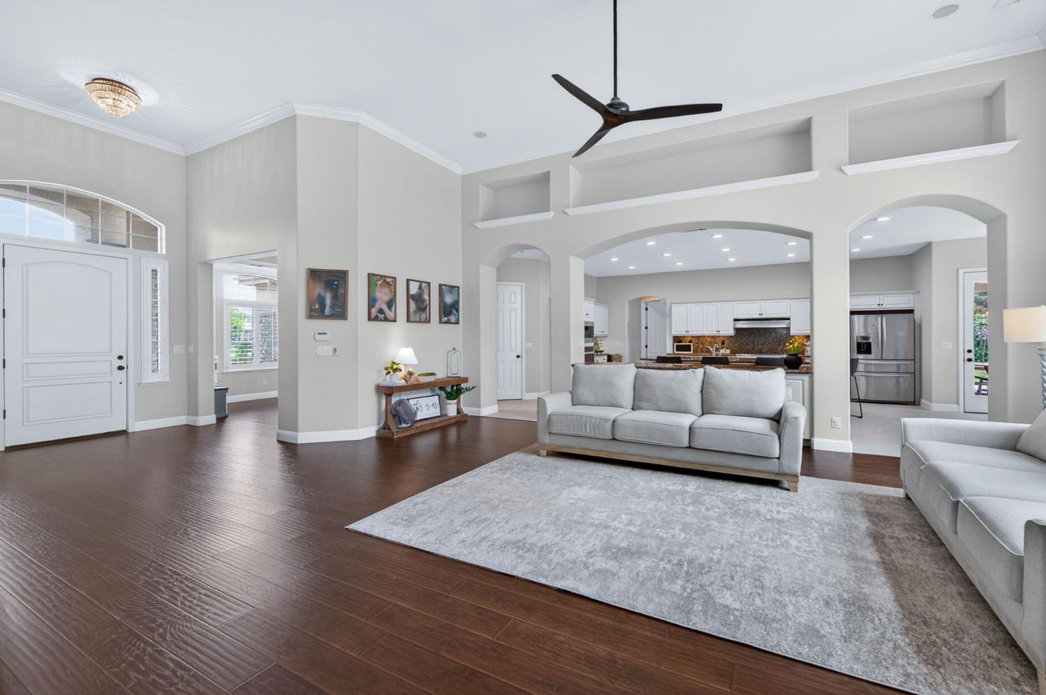 1026 N Cherry Ln, Clovis, CA 93611