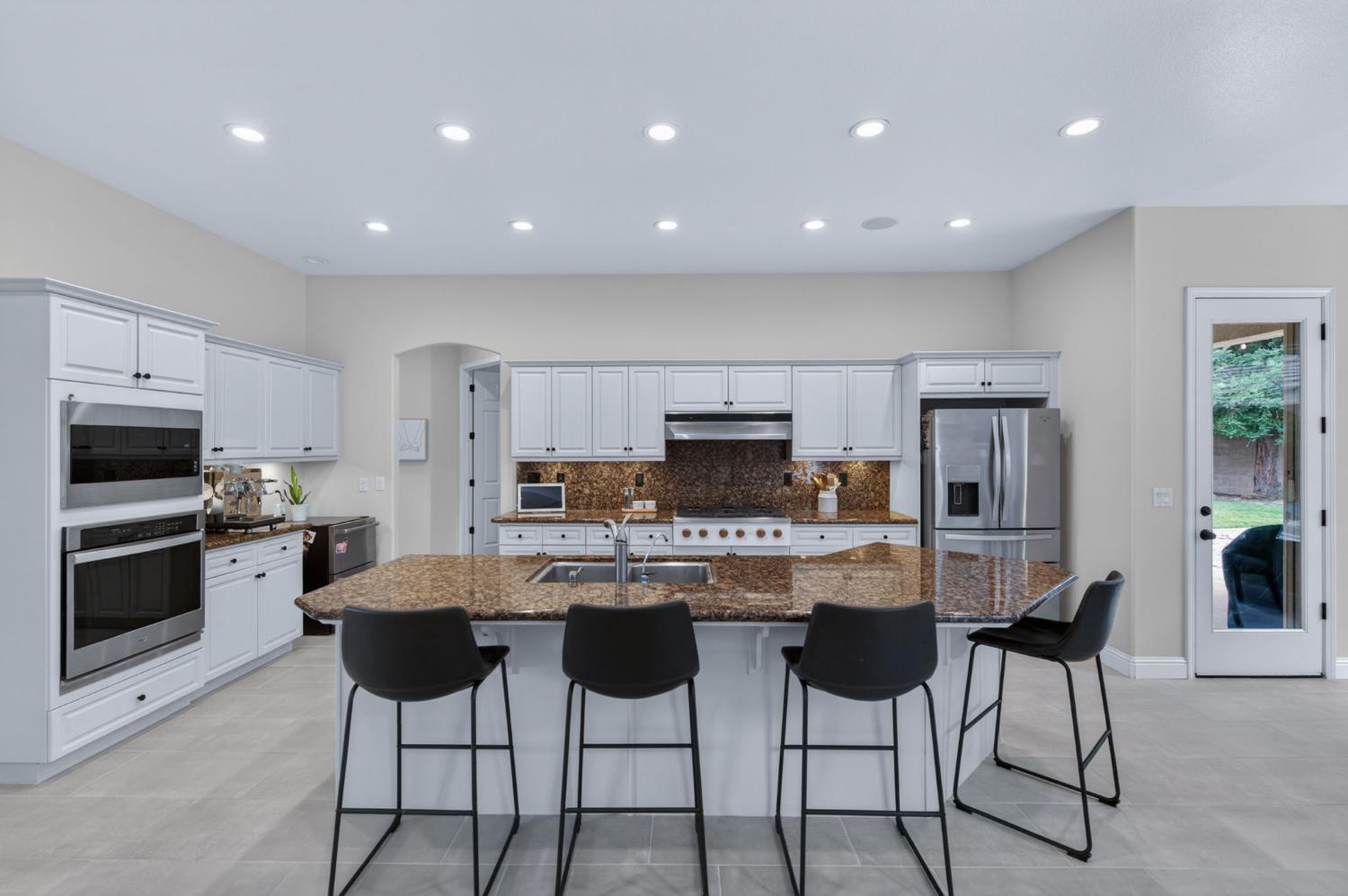 1026 N Cherry Ln, Clovis, CA 93611