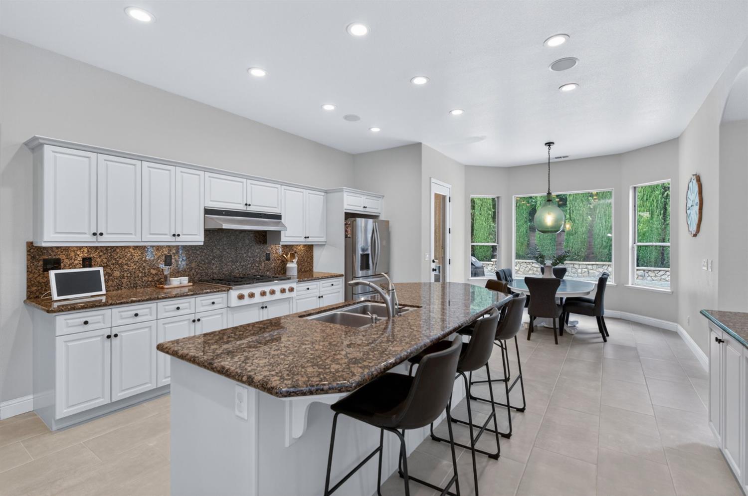 1026 N Cherry Ln, Clovis, CA 93611