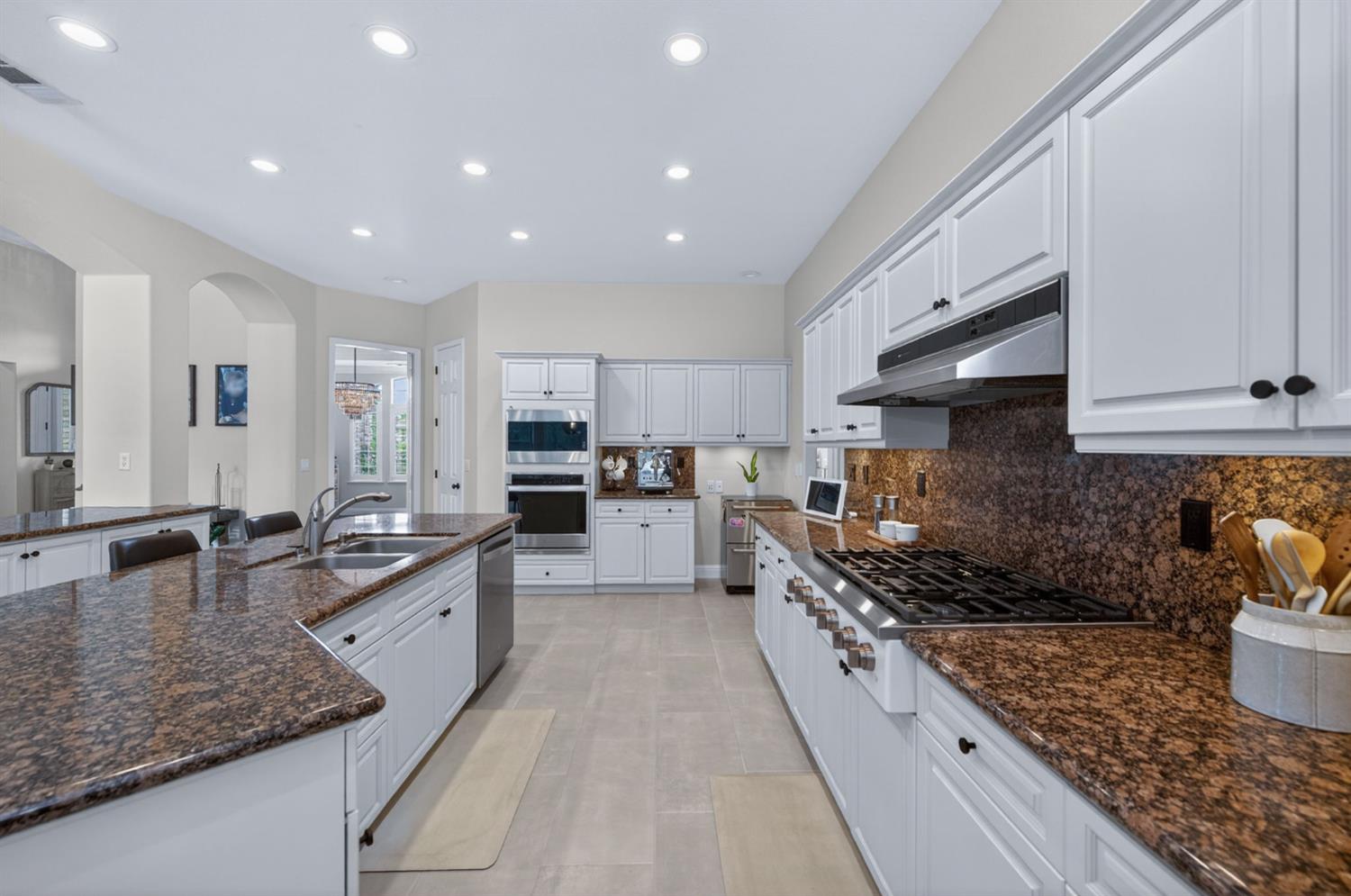 1026 N Cherry Ln, Clovis, CA 93611