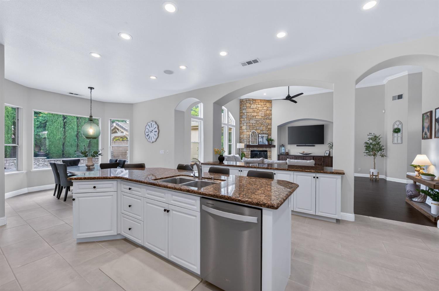 1026 N Cherry Ln, Clovis, CA 93611