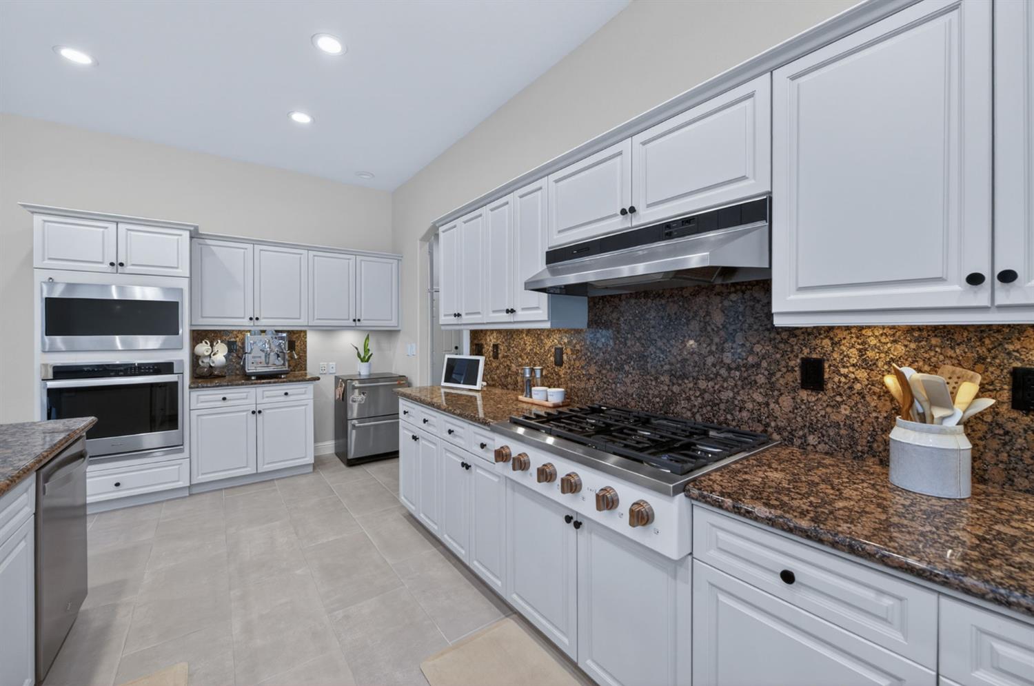 1026 N Cherry Ln, Clovis, CA 93611