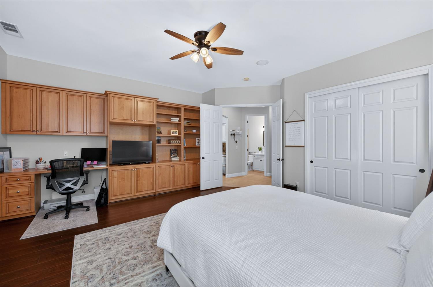 1026 N Cherry Ln, Clovis, CA 93611