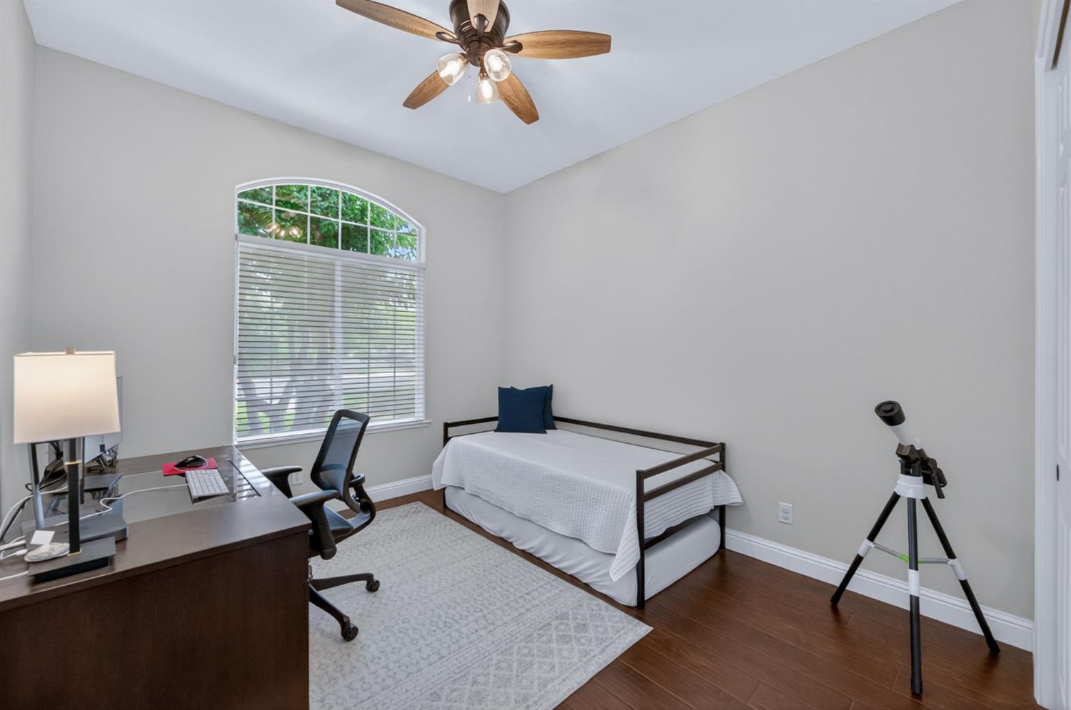 1026 N Cherry Ln, Clovis, CA 93611