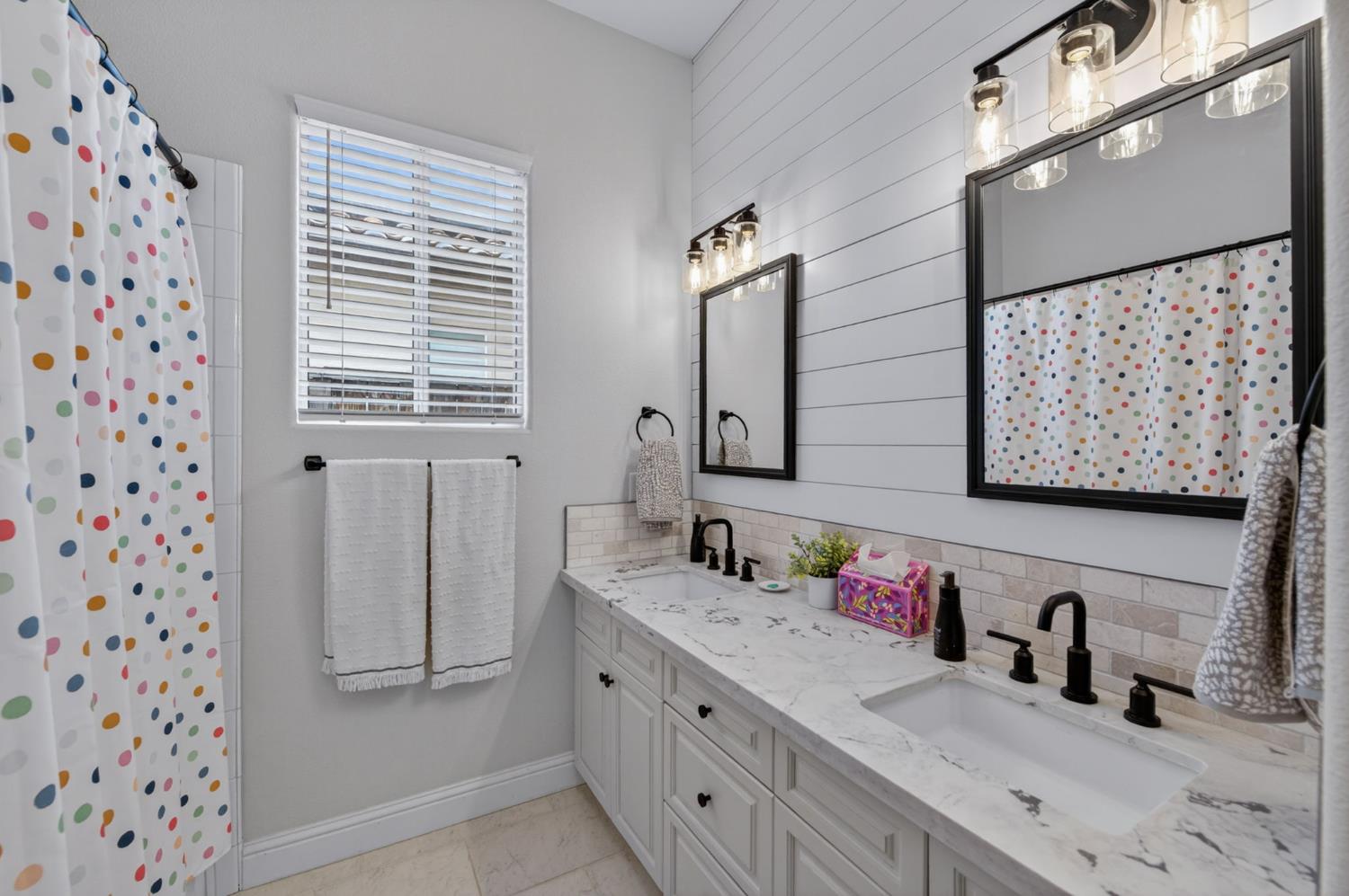 1026 N Cherry Ln, Clovis, CA 93611