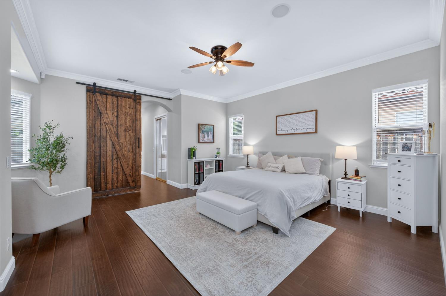 1026 N Cherry Ln, Clovis, CA 93611