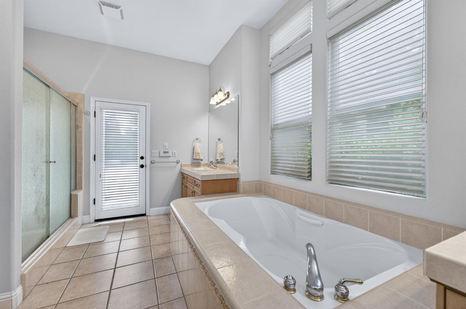1026 N Cherry Ln, Clovis, CA 93611
