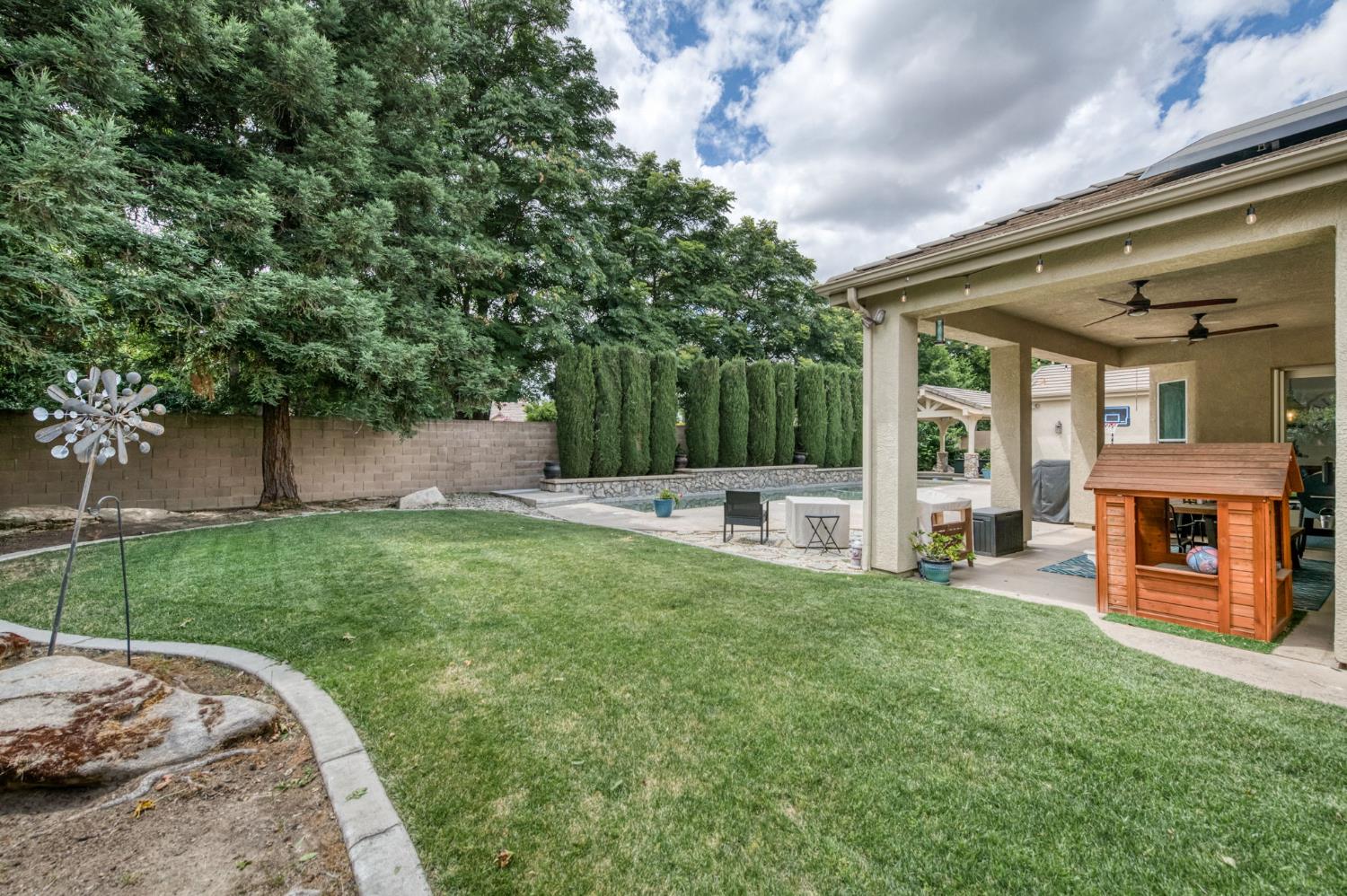 1026 N Cherry Ln, Clovis, CA 93611
