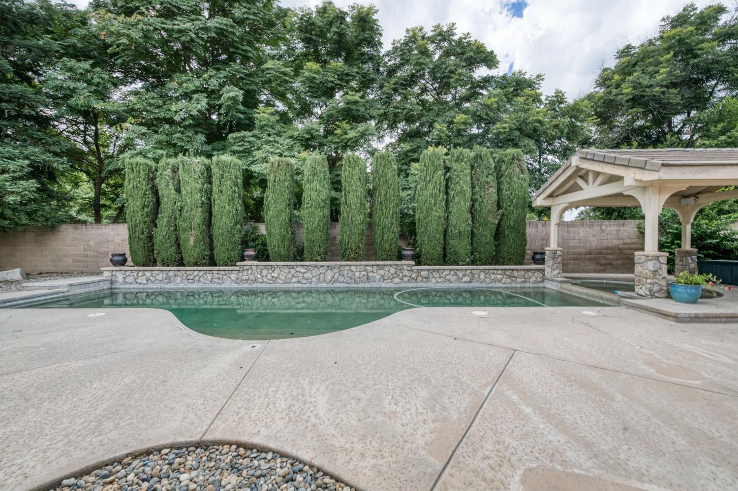 1026 N Cherry Ln, Clovis, CA 93611