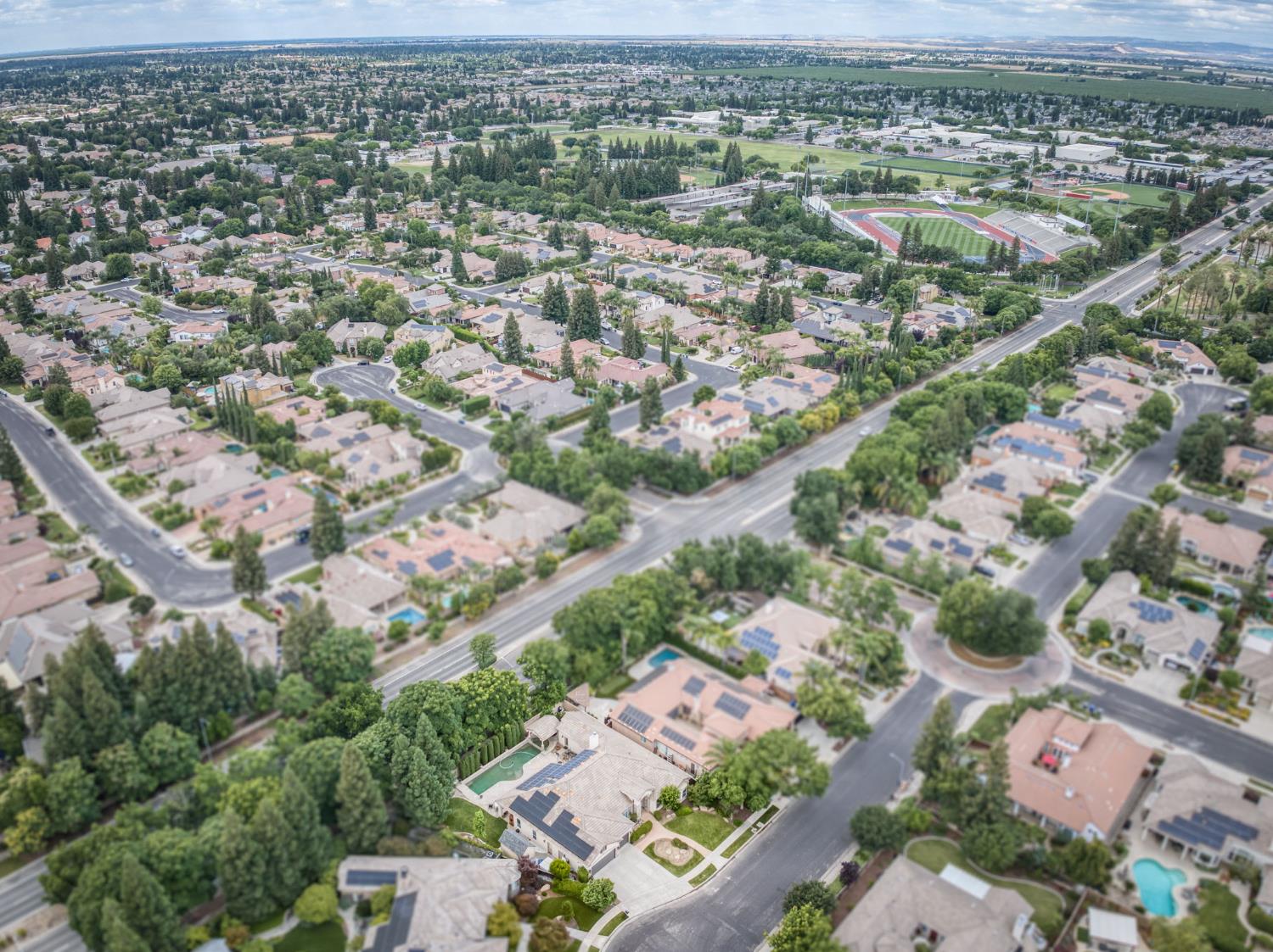 1026 N Cherry Ln, Clovis, CA 93611