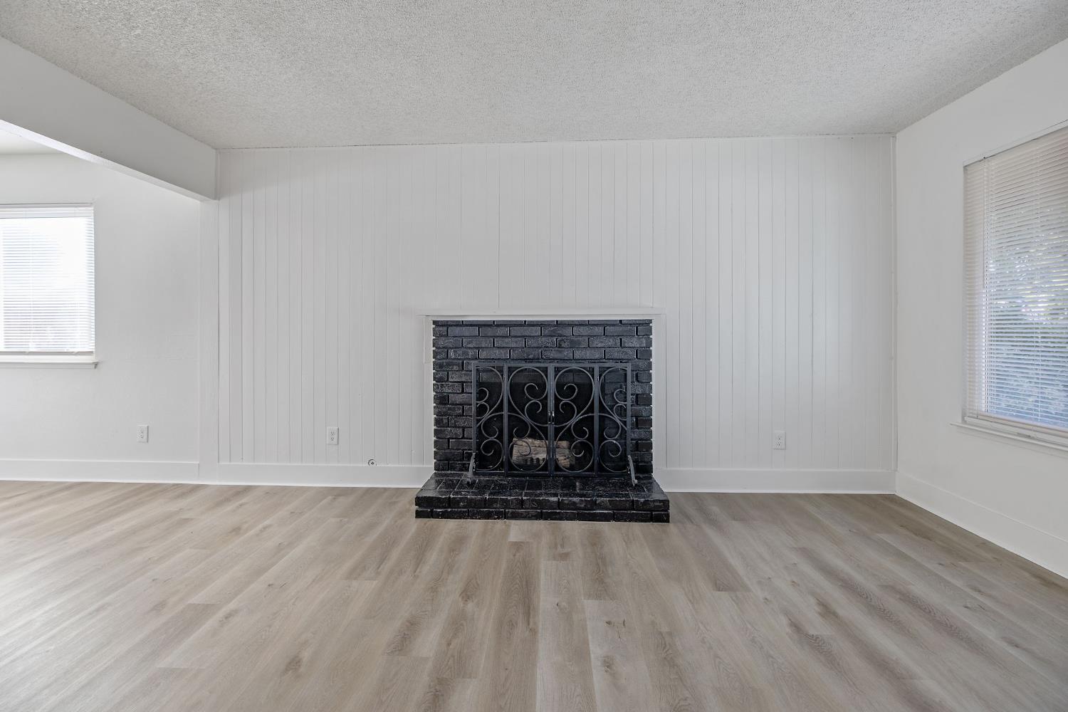 534 W Swift Ave, Clovis, CA 93612