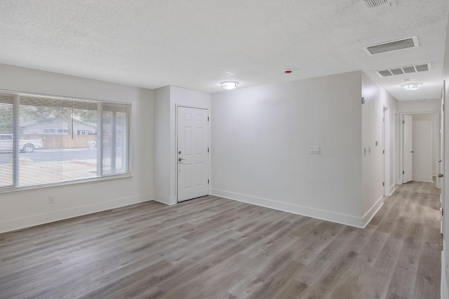 534 W Swift Ave, Clovis, CA 93612