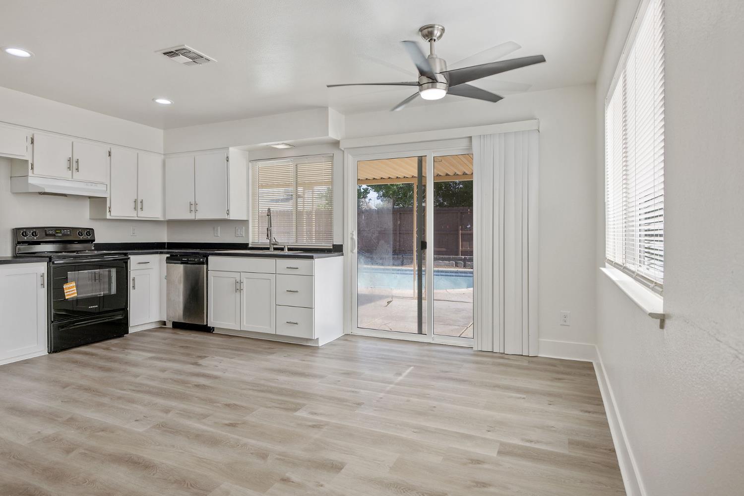534 W Swift Ave, Clovis, CA 93612