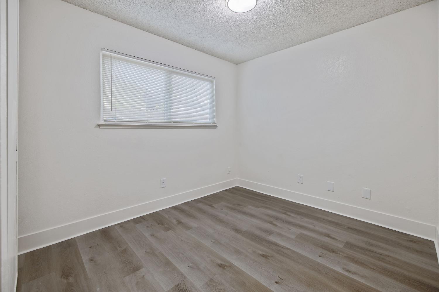534 W Swift Ave, Clovis, CA 93612