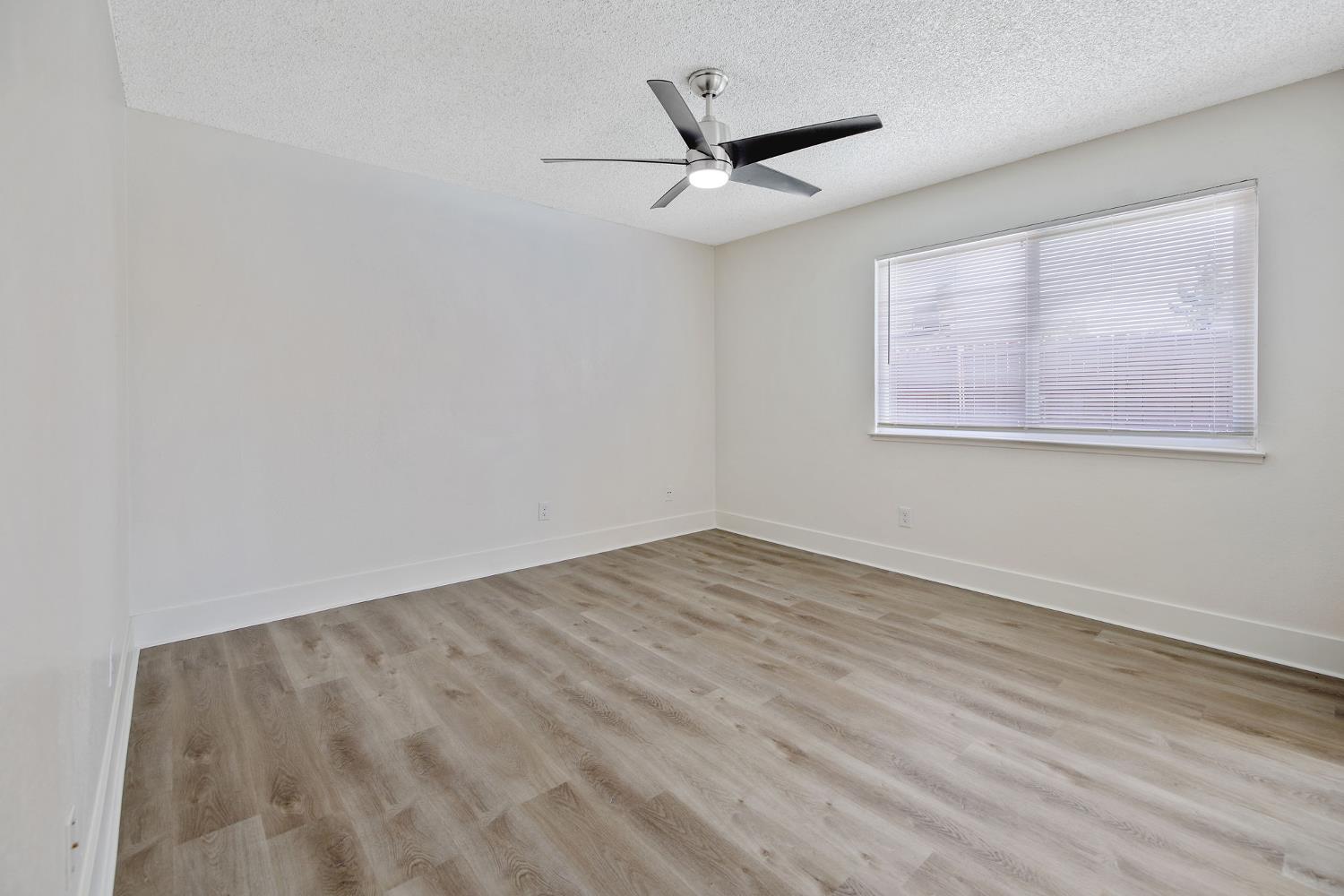 534 W Swift Ave, Clovis, CA 93612