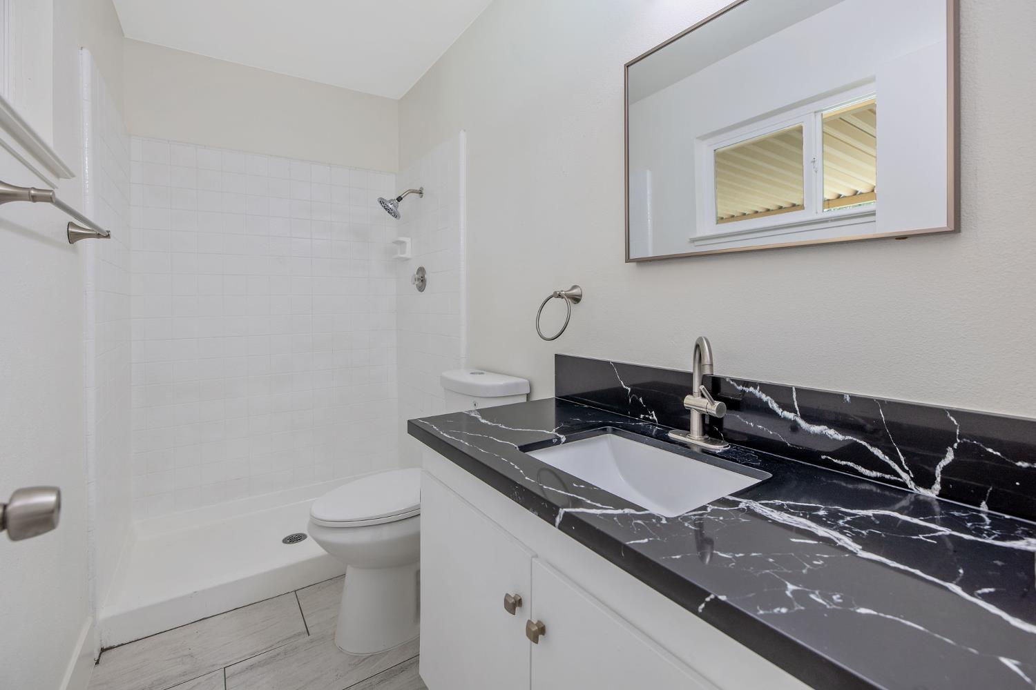 534 W Swift Ave, Clovis, CA 93612