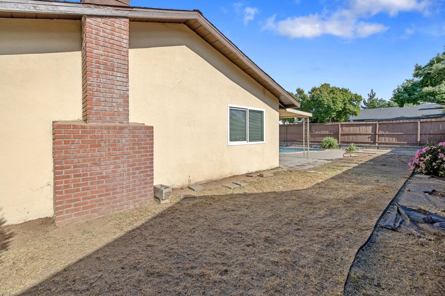 534 W Swift Ave, Clovis, CA 93612