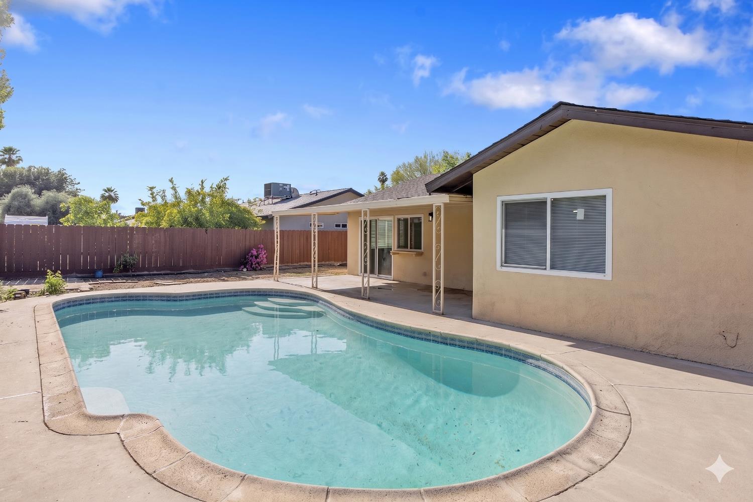 534 W Swift Ave, Clovis, CA 93612