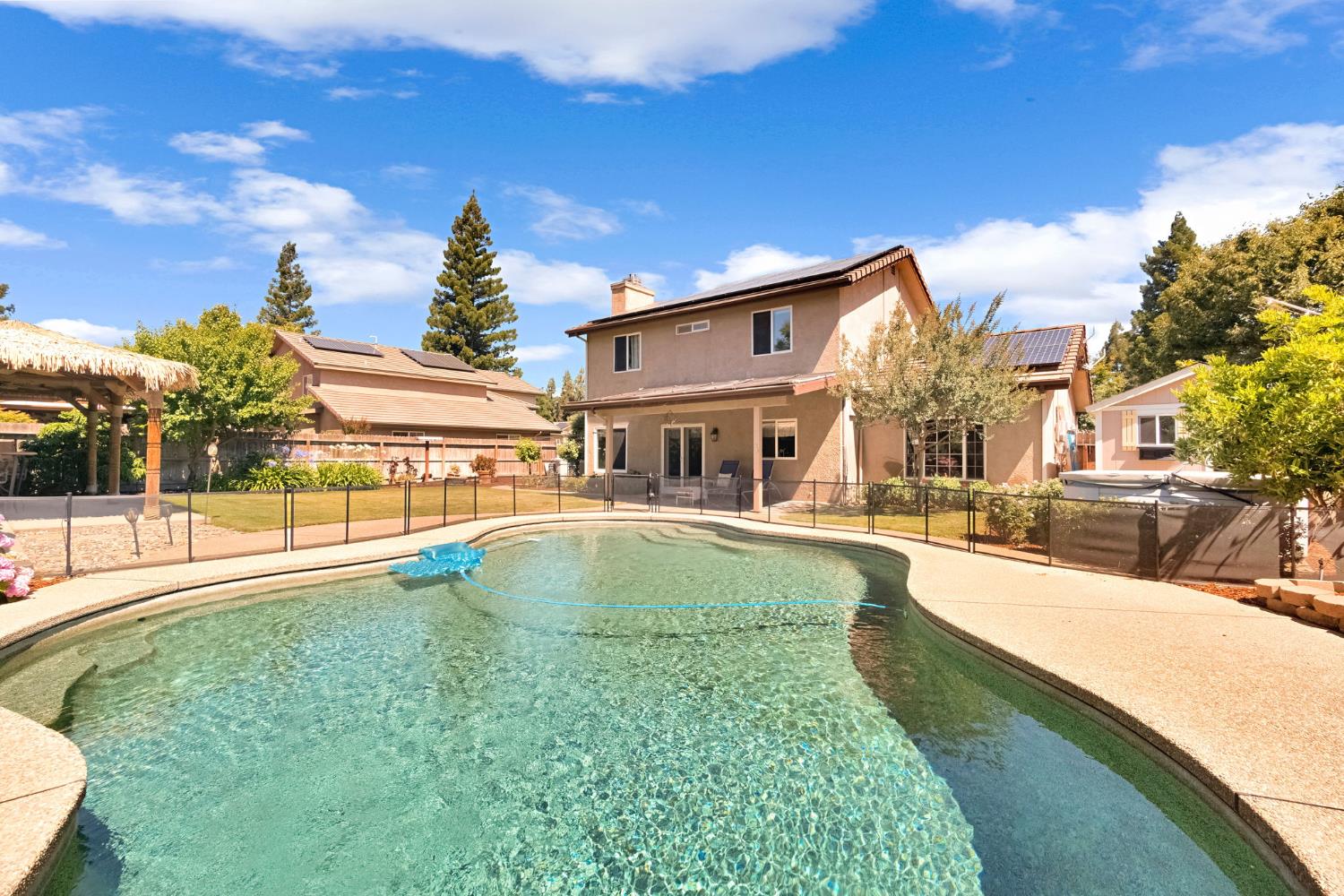 1742 Cromwell Ave, Clovis, CA 93611