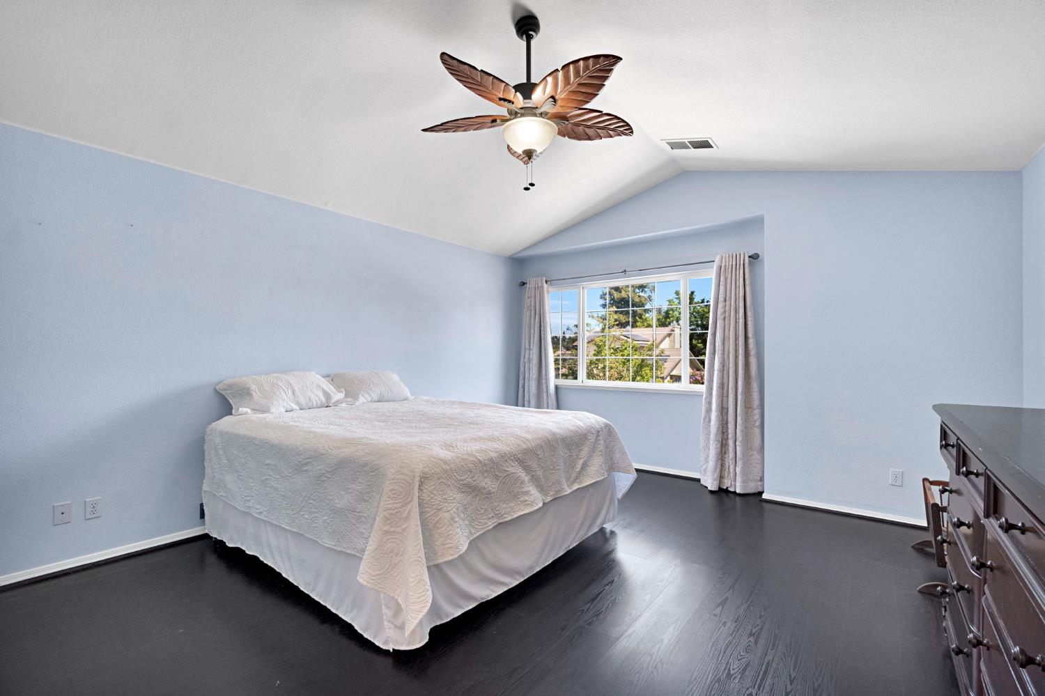 1742 Cromwell Ave, Clovis, CA 93611