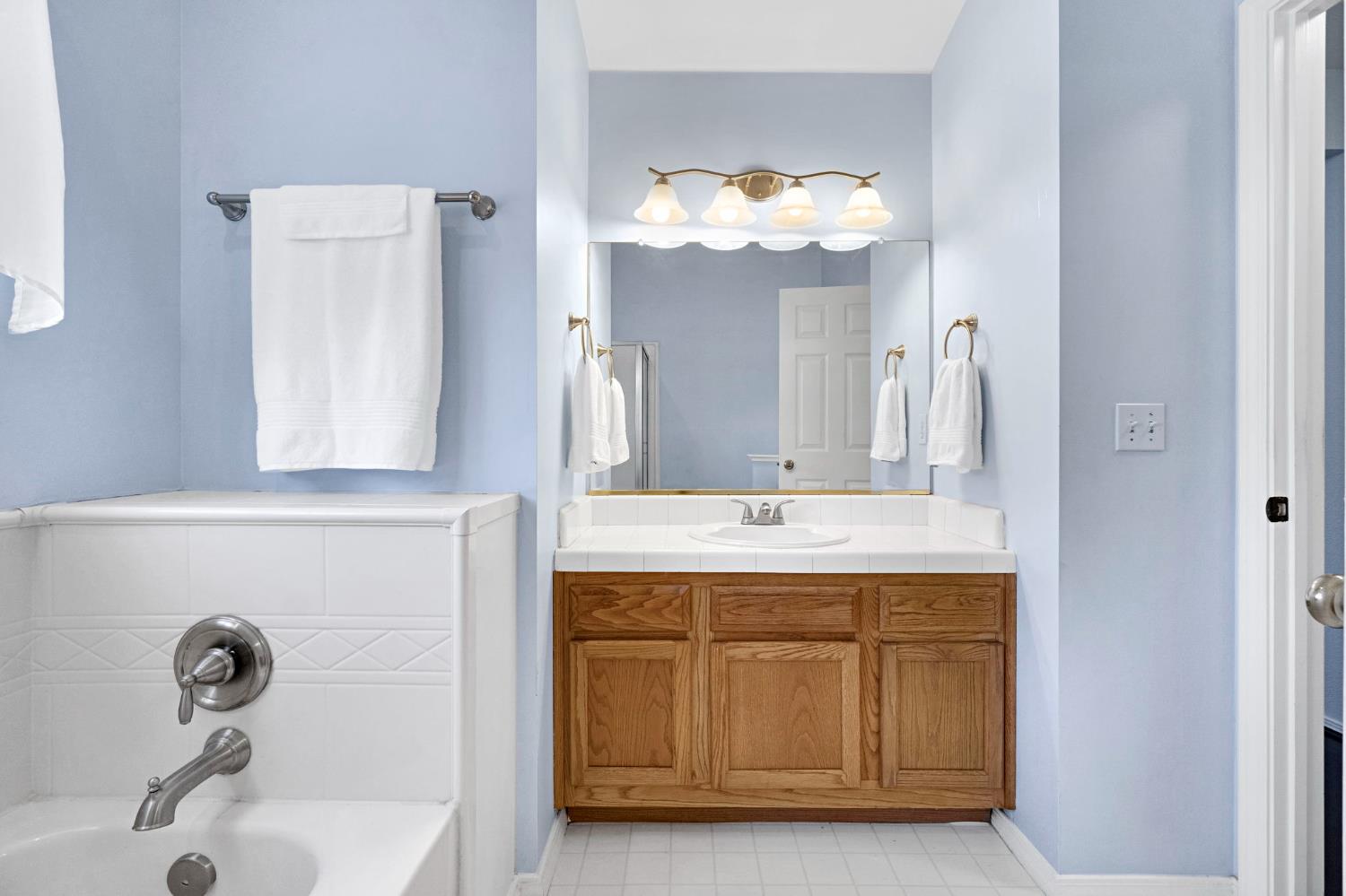 1742 Cromwell Ave, Clovis, CA 93611