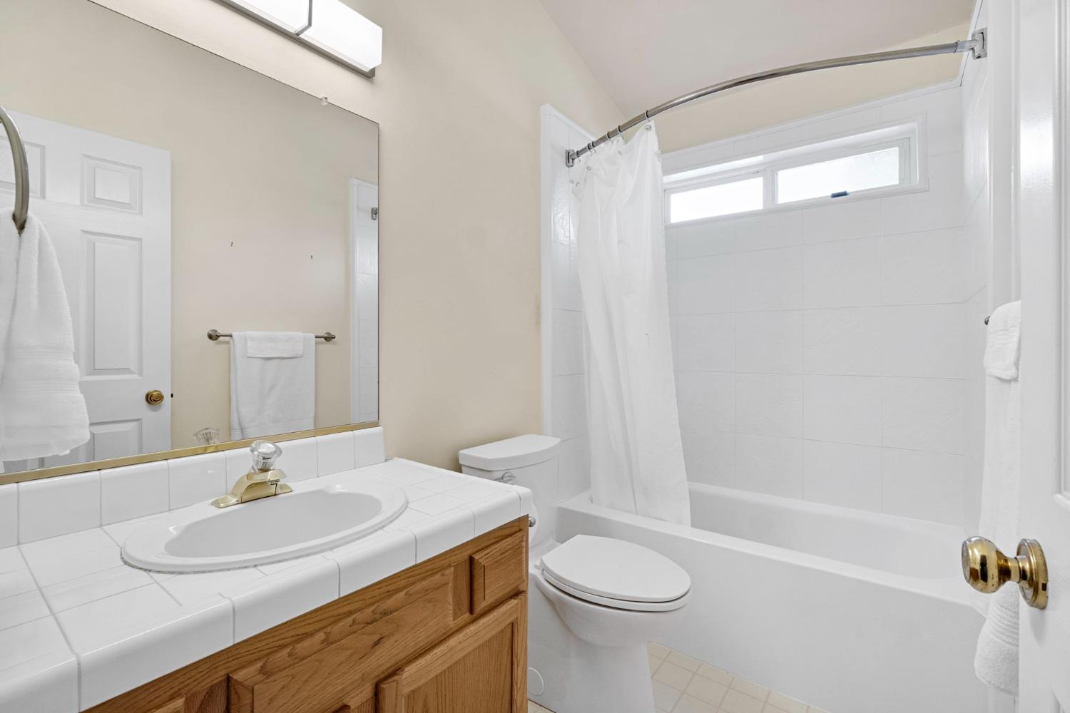 1742 Cromwell Ave, Clovis, CA 93611