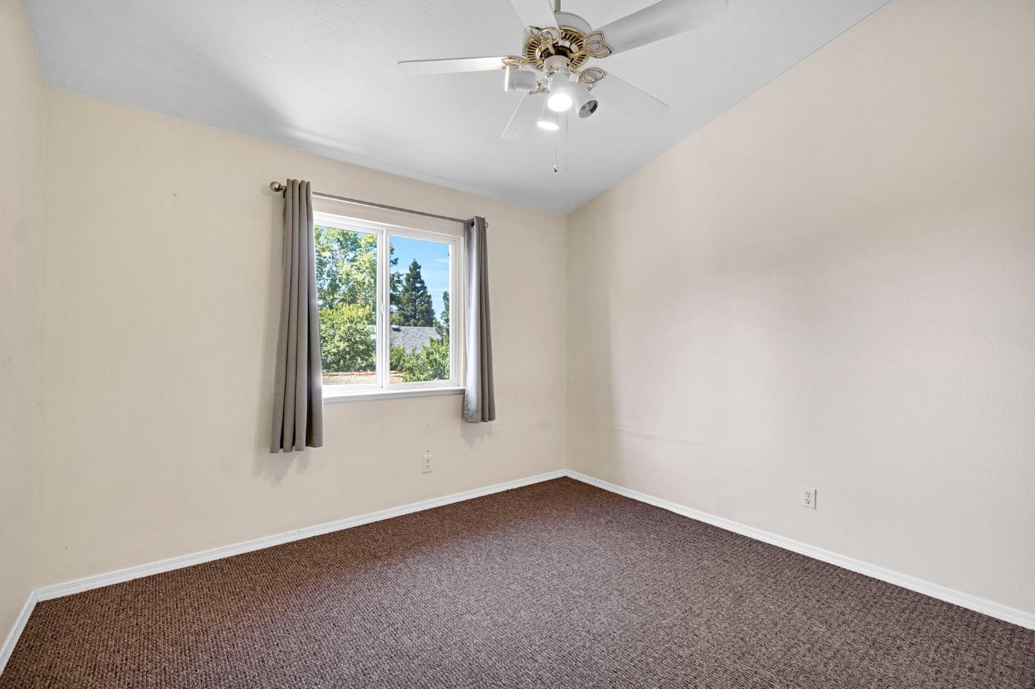 1742 Cromwell Ave, Clovis, CA 93611