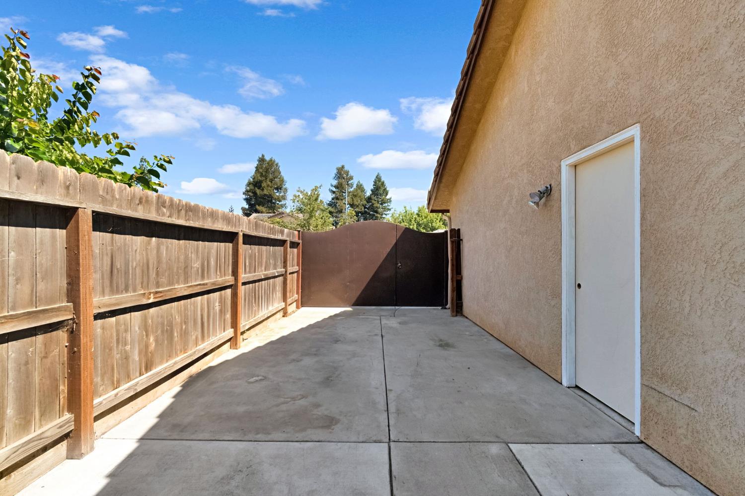 1742 Cromwell Ave, Clovis, CA 93611