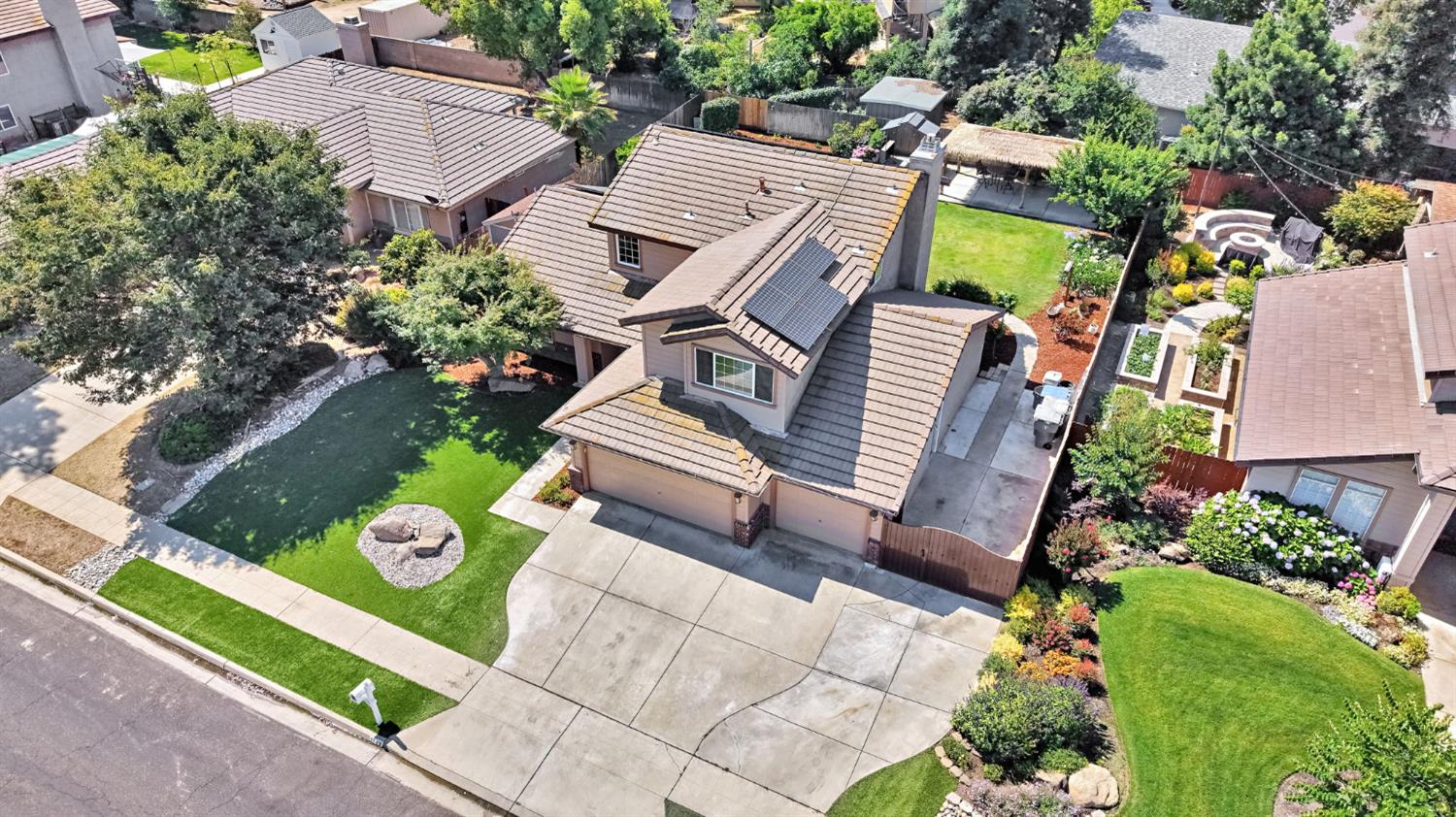 1742 Cromwell Ave, Clovis, CA 93611